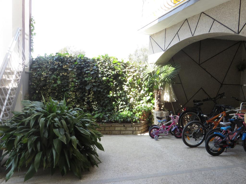 Apartments Tonka Pakoštane Exterior foto