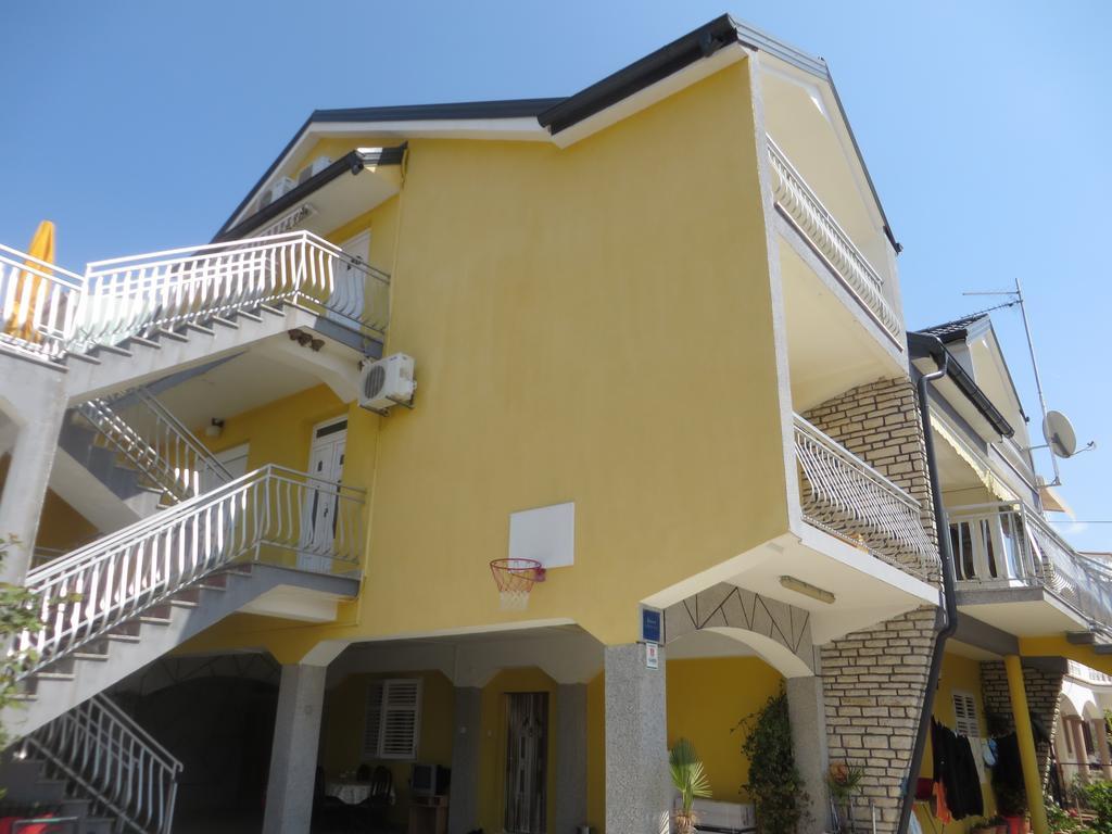 Apartments Tonka Pakoštane Exterior foto